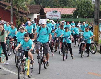 Passeio ciclístico envolveu cerca de mil participantes no feriado