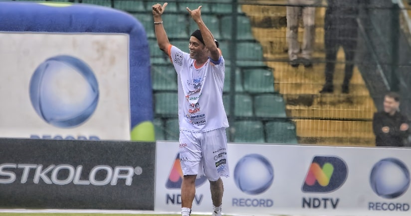 Futebol: Ronaldinho Gaúcho reúne grande público no Jogo das Estrelas