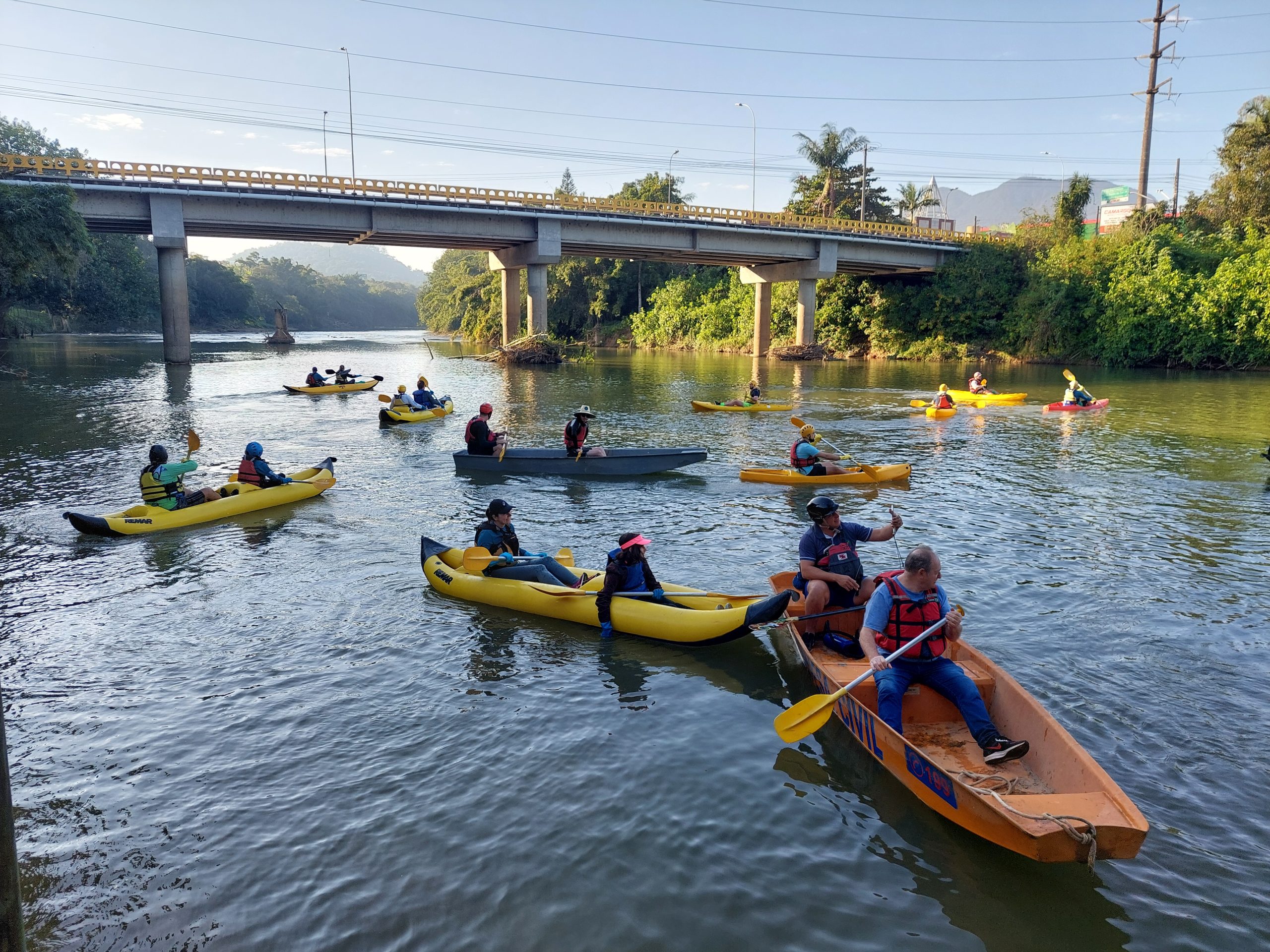 Retirados 500 quilos de lixo do Rio Itapocu