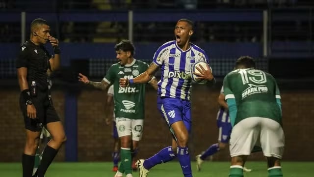 Futebol: Avaí vira sobre o Guarani e dorme na liderança da Série B