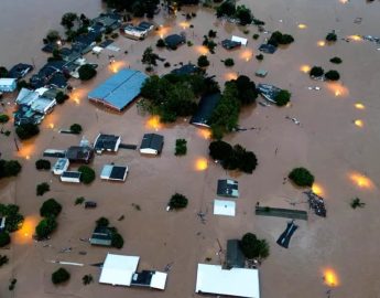 Bairros de Igrejinha alagam após nível de rio subir durante temporal