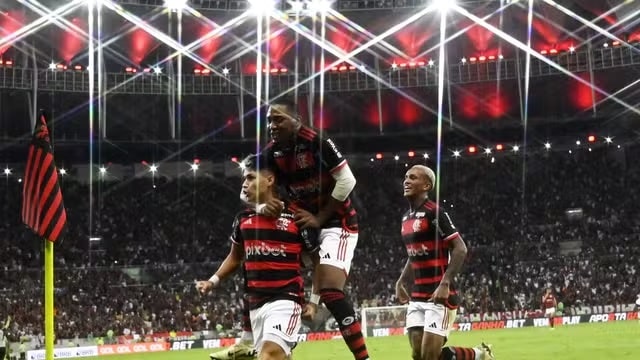 Futebol: Flamengo vence o Grêmio e segue líder do Brasileirão