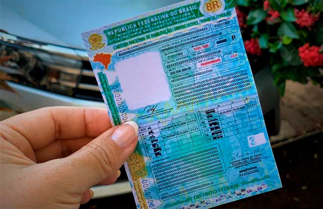 É FALSO que teremos mudanças na atualização da CNH a partir de janeiro