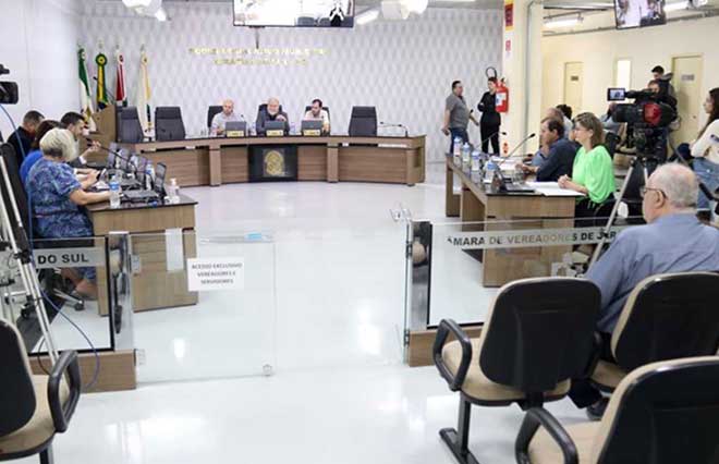 Vereadores debatem sobre abuso contra idosos em sessão do Legislativo