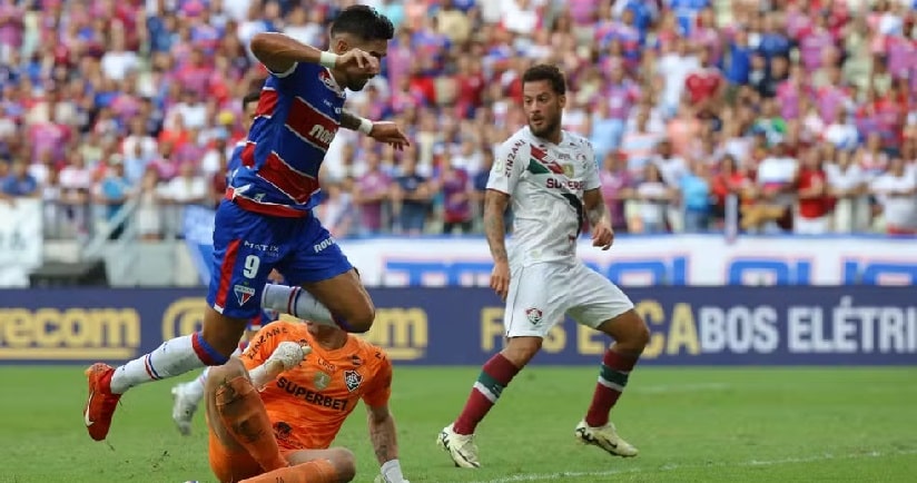 Futebol: Palmeiras bate o Bahia em casa e cola na liderança do Brasileirão