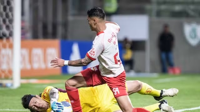 Futebol: Na estreia de Cássio, Cruzeiro vence Bragantino e encosta no G4 do Brasileirão