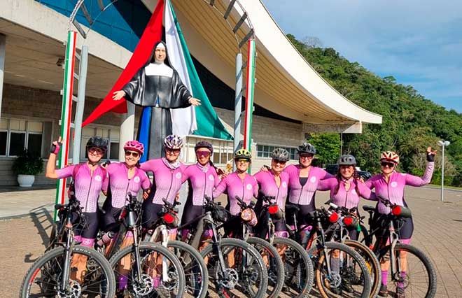 Ciclistas veteranas se desafiam e peregrinam até Madre Paulina