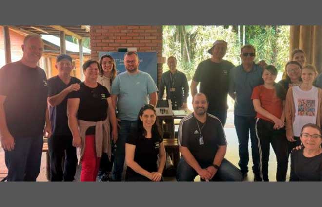 Grupo Retina Santa Catarina conhece a acessibilidade da urna em Jaraguá