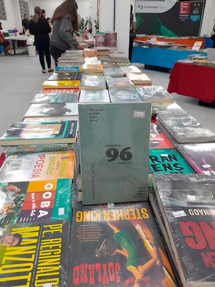 Escritor de Schroeder lança o “96 Poesias” na 1ª Feira do Livro