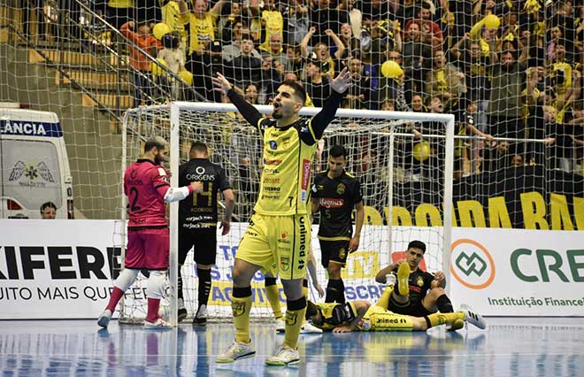 Clássico de líderes fica no empate na Arena Jaraguá no sábado