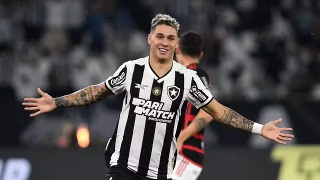 Futebol: Botafogo goleia o Flamengo e volta à liderança do Brasileirão