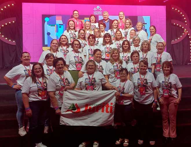 Mais de 1,2 mil mulheres cooperativistas participam de encontro anual
