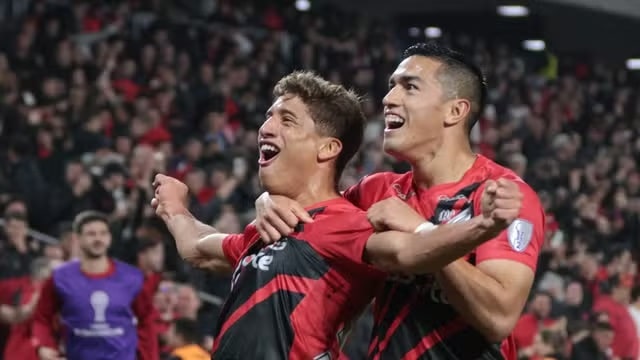 Futebol: Cruzeiro domina Libertad no Paraguai e abre vantagem