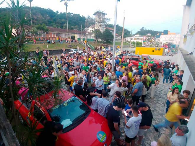 Adriano Zimmermann segue legado do avô e do pai como prefeito de Guaramirim