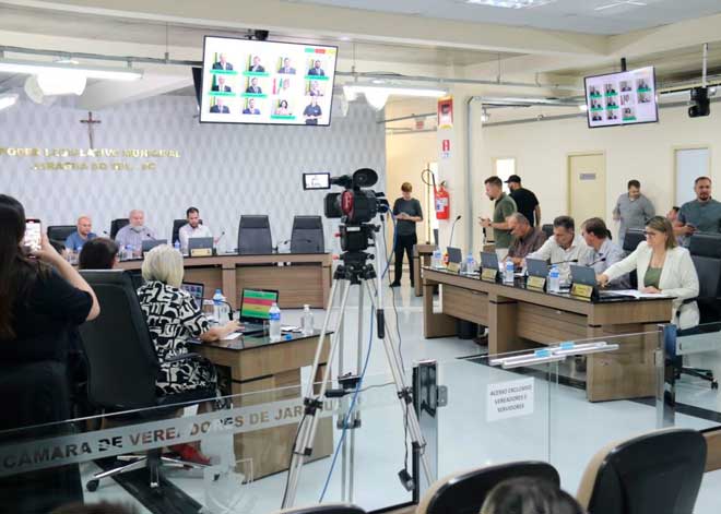 Prefeito, vereadores e secretários ficam com o mesmo salário por 4 anos