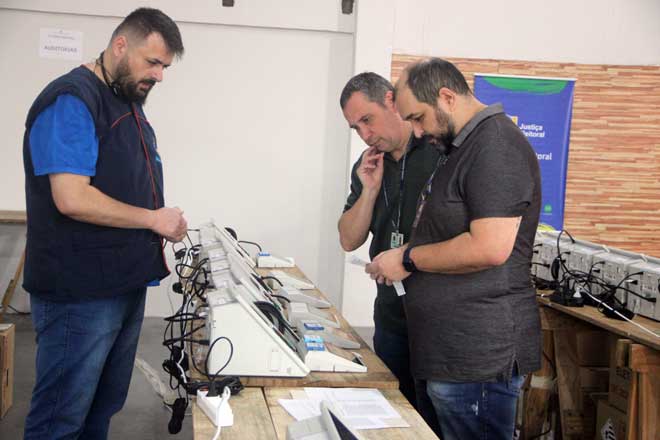 Urnas já estão prontas e serão encaminhadas sábado aos locais de votação