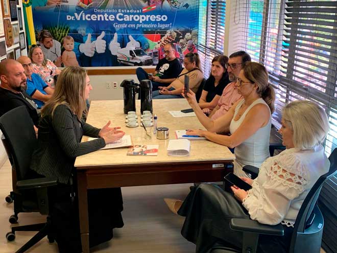 Secretário da Educação vem a Jaraguá discutir sobre futuro da escola