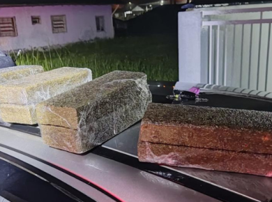 Apreensão de drogas durante abordagem em Schroeder