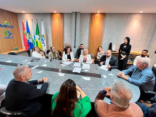 Governo do Estado debate saúde na região do Vale do Rio Itapocu
