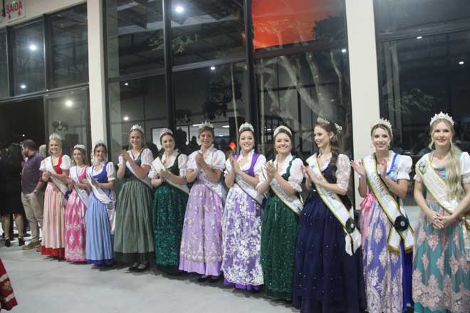 Majestades das Sociedades para o concurso de rainha a 35ª Schützenfest