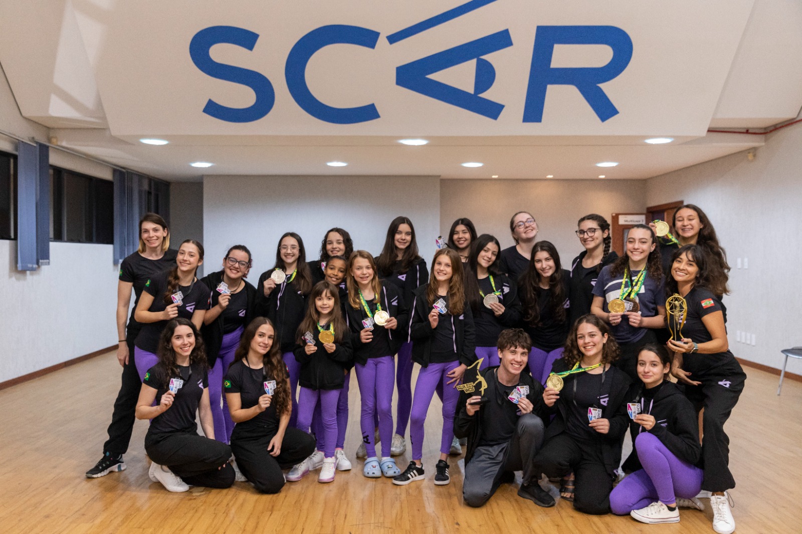 Atletas e professoras da SCAR embarcam para competição internacional no Chile