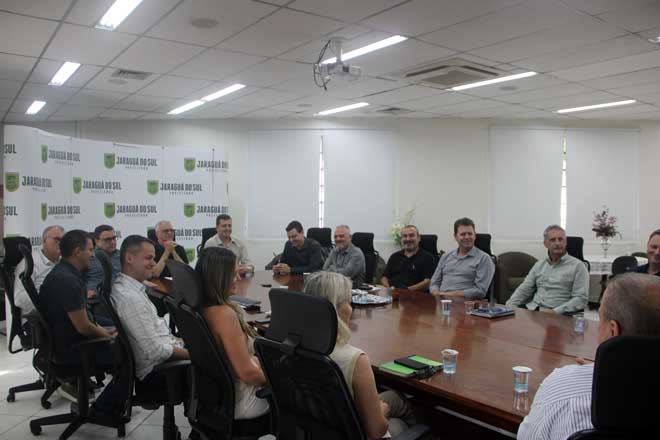 Prefeito Jair faz último encontro com o secretariado