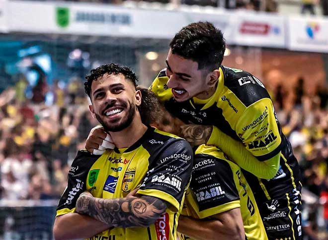 Jaraguá e Praia Clube decidem domingo a Liga Nacional em Carlos Barbosa