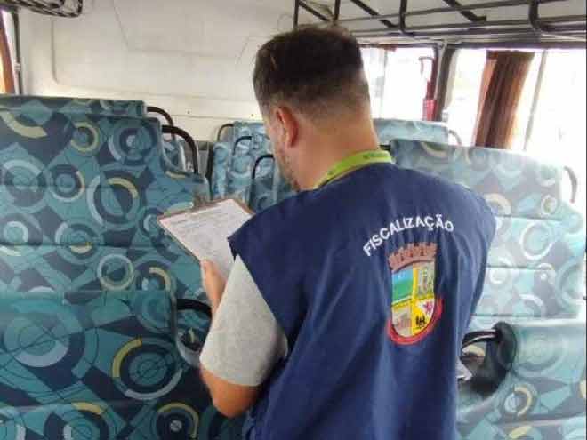 Diretoria de Trânsito faz vistoria anual de veículos de fretamento