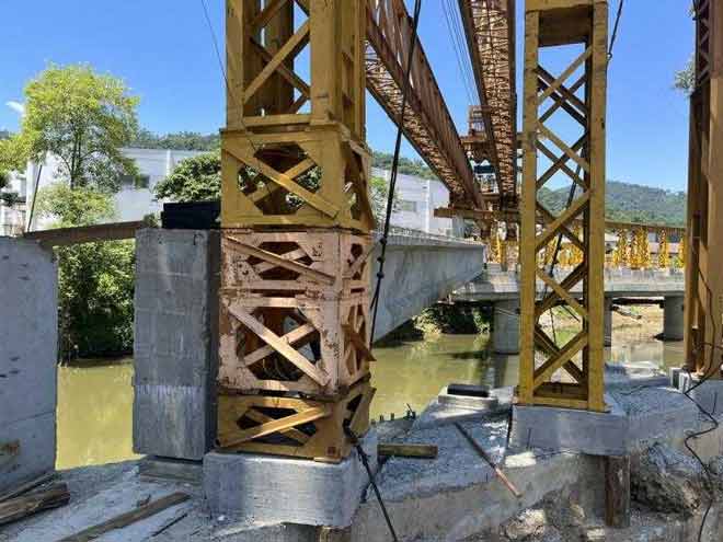 Vigas da nova ponte