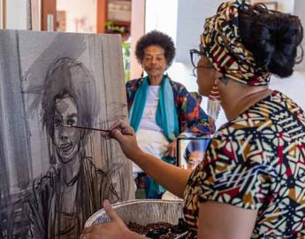 Exposição “Retratos Relatos” retrata a violência doméstica contra mulheres com arte e sensibilidade