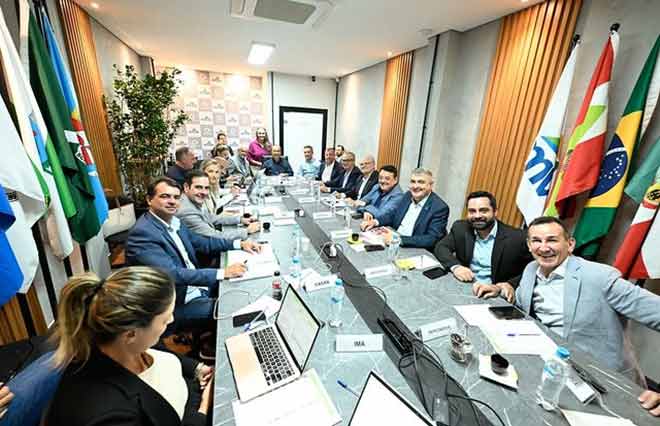 Massaranduba entrega pleitos durante encontro com Jorginho Mello