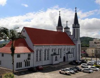 Arquidiocese celebra a Missa dos Santos Óleos em Guaramirim