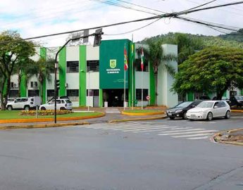Servidores municipais recebem revisão salarial e novo auxílio-alimentação