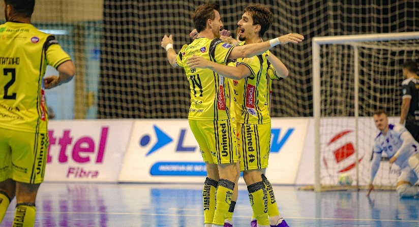 Futsal: Jaraguá sofre no final, mas vence o Foz Cataratas pela LNF