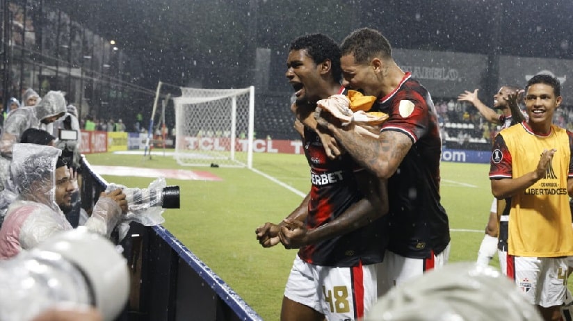 Futebol: São Paulo ganha do Libertad e assume a liderança do Grupo D