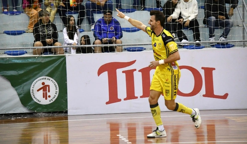 Futsal: Jaraguá bate o Joaçaba e mantém 100% na Série Ouro