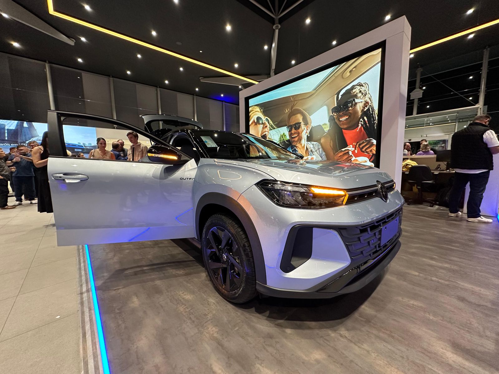 Frente do novo Volkswagen Tera em destaque durante lançamento na Caraguá Auto Elite em Jaraguá do Sul