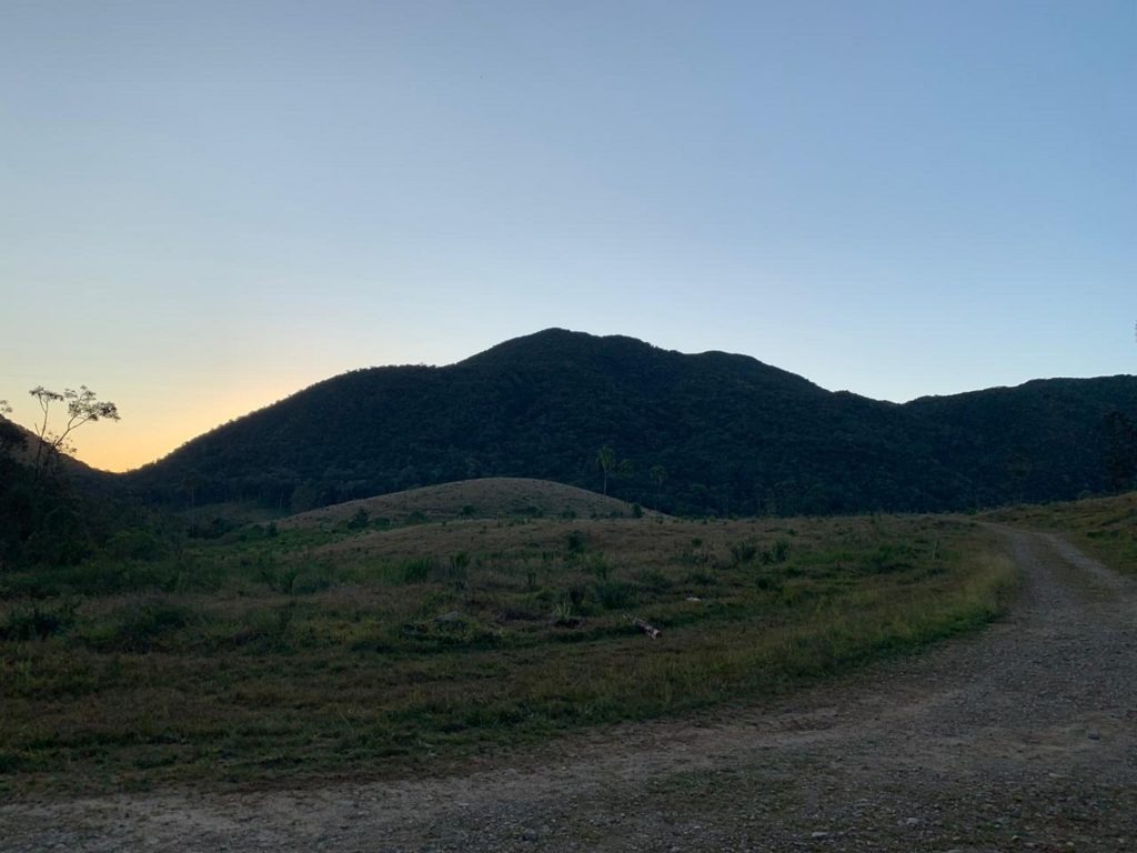 Entardecer no planalto de Rio Manso com vista para montanhas em Santa Luzia, Jaraguá do Sul