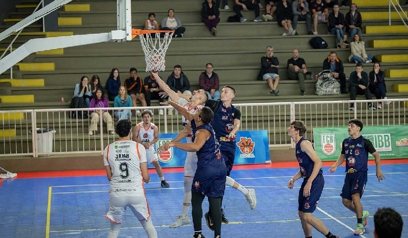 Basquete: AJAB vence e lidera o Campeonato Catarinense