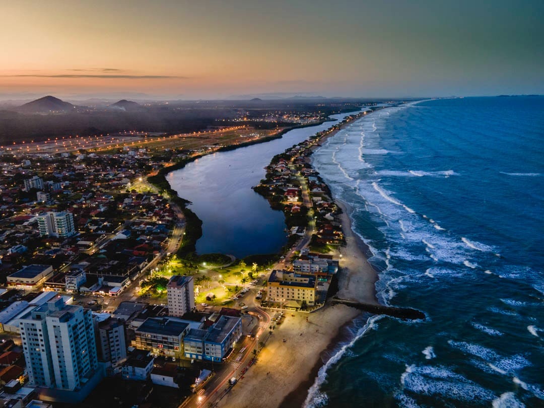 Qual é a cidade de SC que dobrou de tamanho em apenas 12 anos?