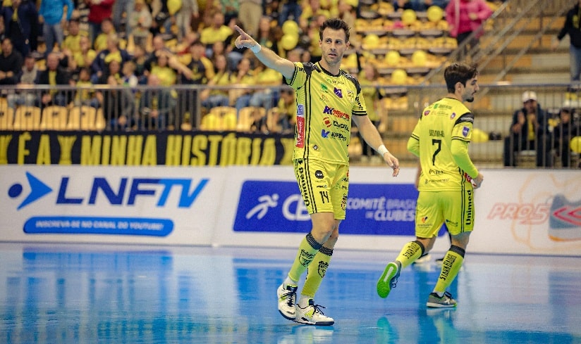 Futsal: Pivô do Jaraguá ganha votação para seleção do mês de maio da LNF