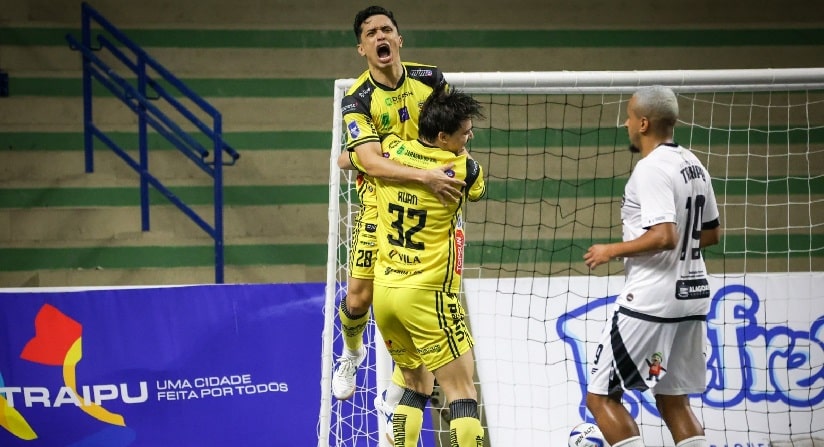 Futsal: Jaraguá vence Traipu e é líder do Grupo A da Taça Brasil