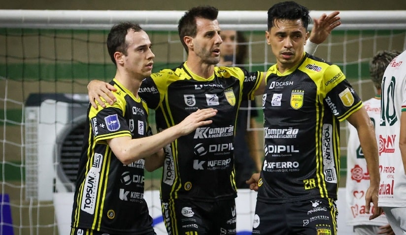 Futsal: Jaraguá goleia a Portuguesa e está na semifinal da Taça Brasil