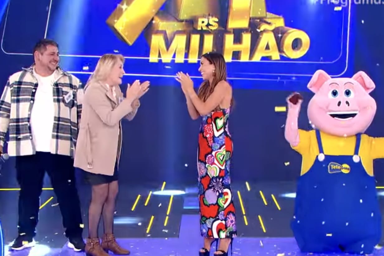 Tatiana Silva comemora vitória de R$ 1 milhão no palco do Programa Silvio Santos com Patrícia Abravanel