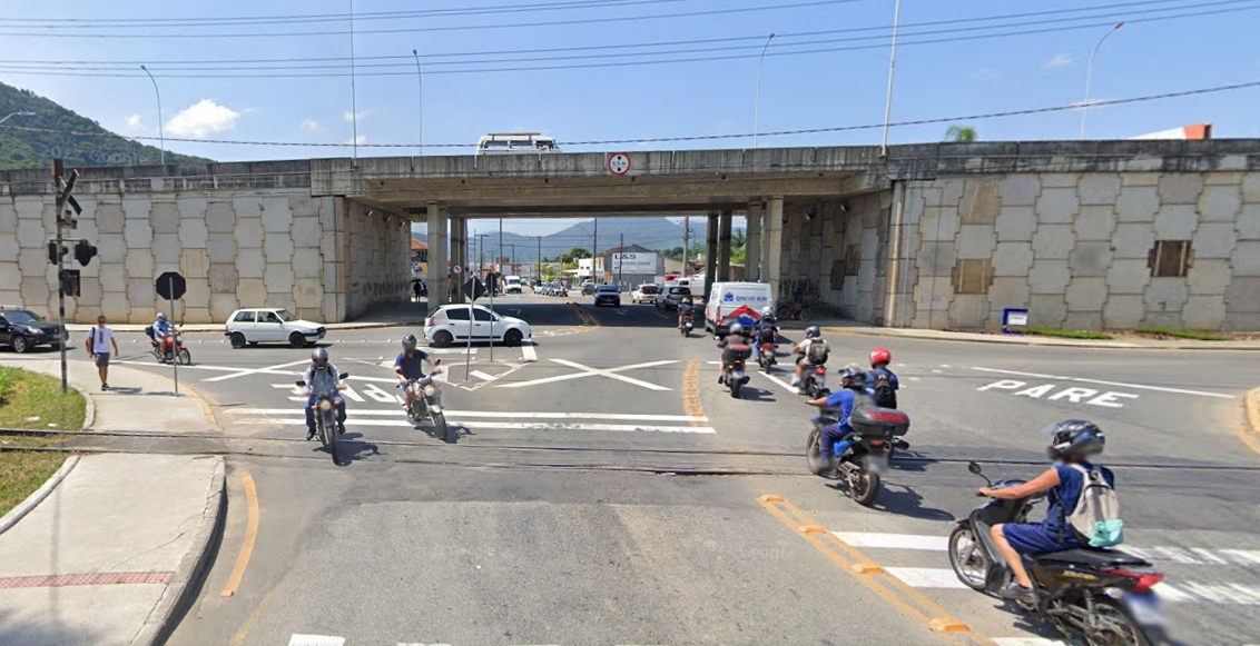 Vereador propõe acesso pelas rotatórias ao Centenário, liberando laterais do viaduto