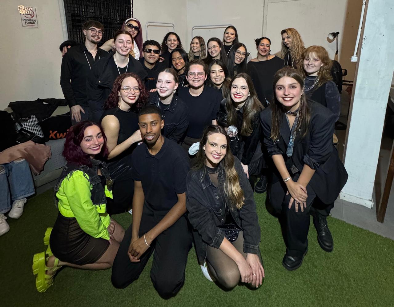 Formandos de moda surpreendem com desfile em Jaraguá