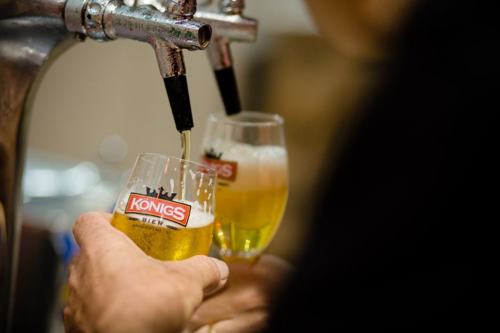 Königs Bier comemora 18 anos com festa neste sábado (19); veja a programação!