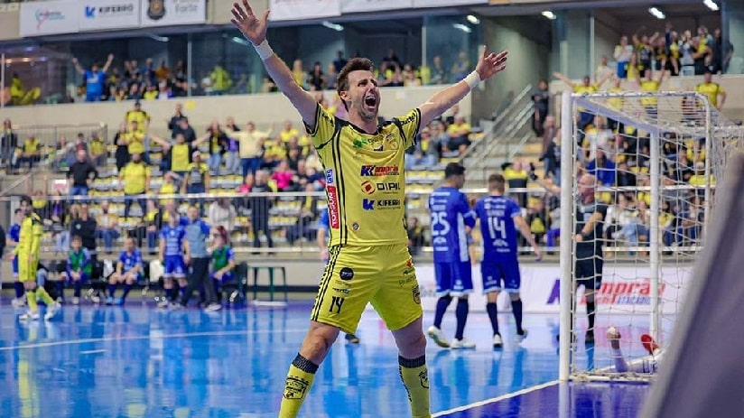 Futsal: Eka desafia recordes e tem temporada mais goleadora da vida