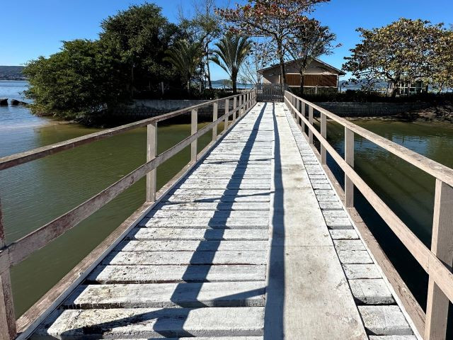 Ilha em Florianópolis vai a leilão pela metade do preço após decisão da Justiça; veja fotos!