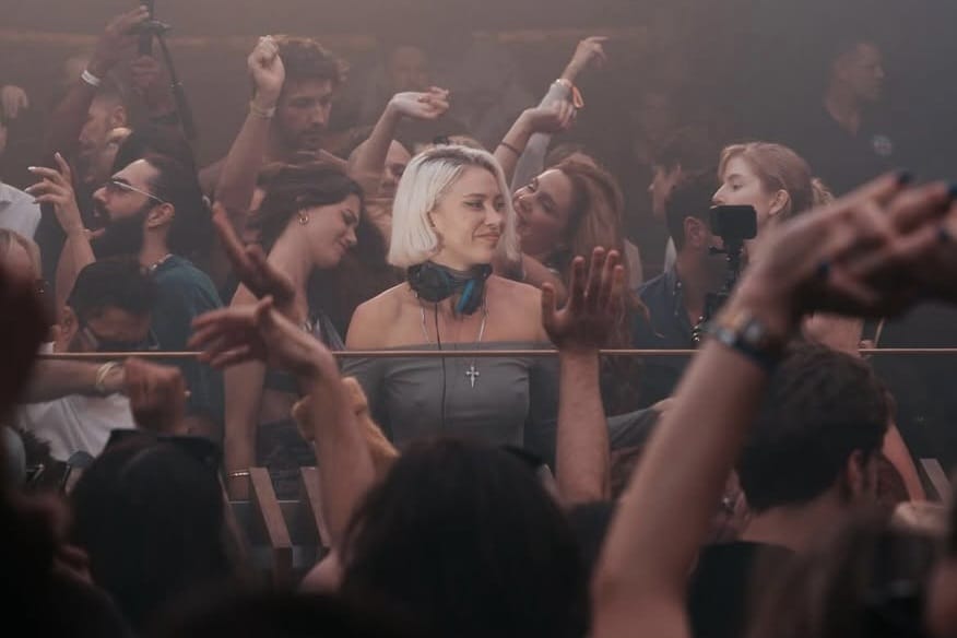 Modelo e DJ que vivia em Jaraguá é atração confirmada no Coachella; conheça!